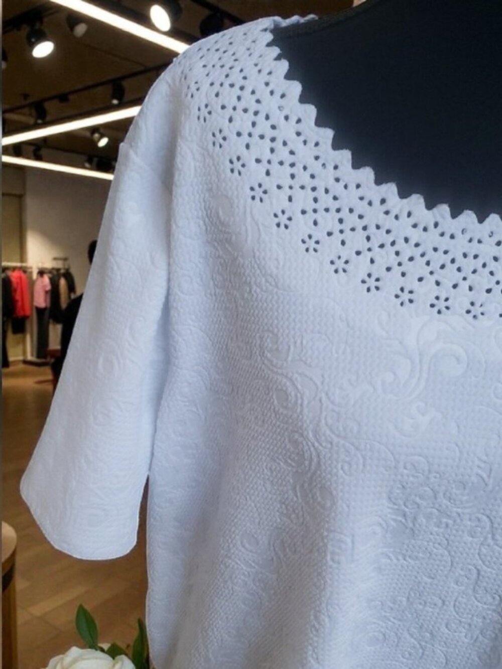 Rebecca Malone White Embossed Eyelet Scoop Neck Tunic Top ✨Size: 1X✨ - Picture 5 of 11